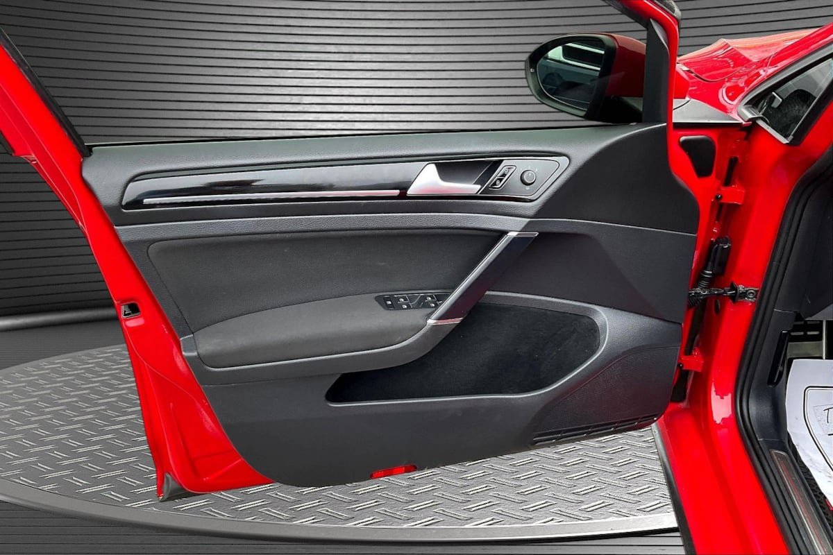 Used 2015 Volkswagen GTI S FWD image 18