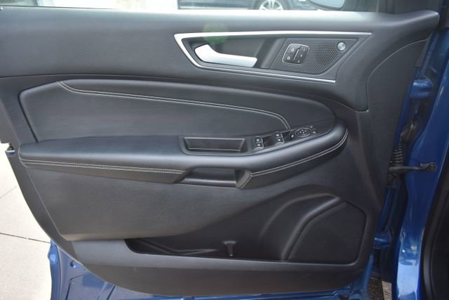 Used 2022 Ford Edge Titanium w/ Equipment Group 301A AWD/4WD image 19