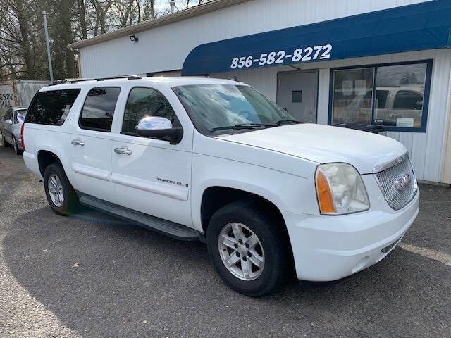 Used 2007 GMC Yukon XL SLT w/ SLT Preferred Equipment Group image 9