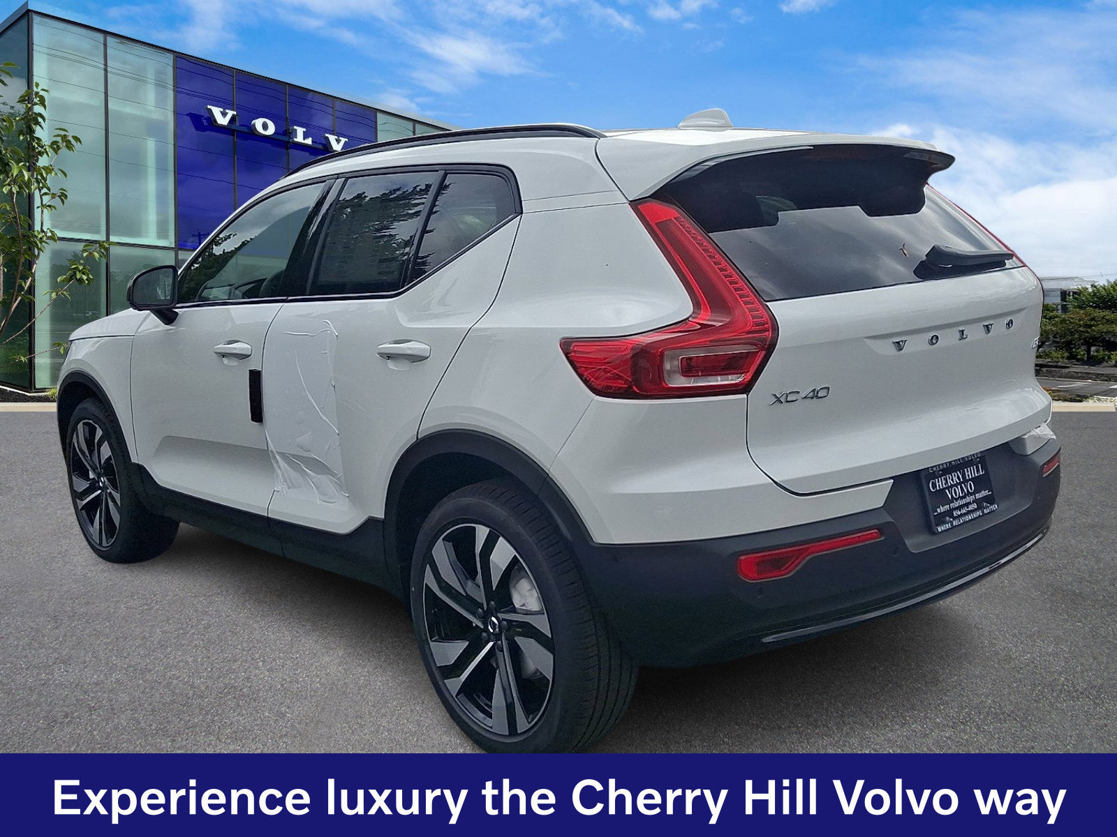 New 2026 Volvo XC40 B5 Ultra w/ Protection Package Premier AWD/4WD image 3