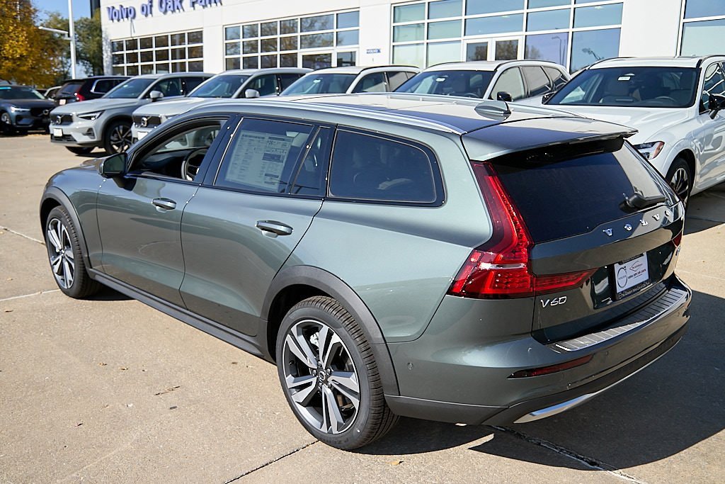 New 2026 Volvo V60 B5 Cross Country Plus w/ Climate Package image 7