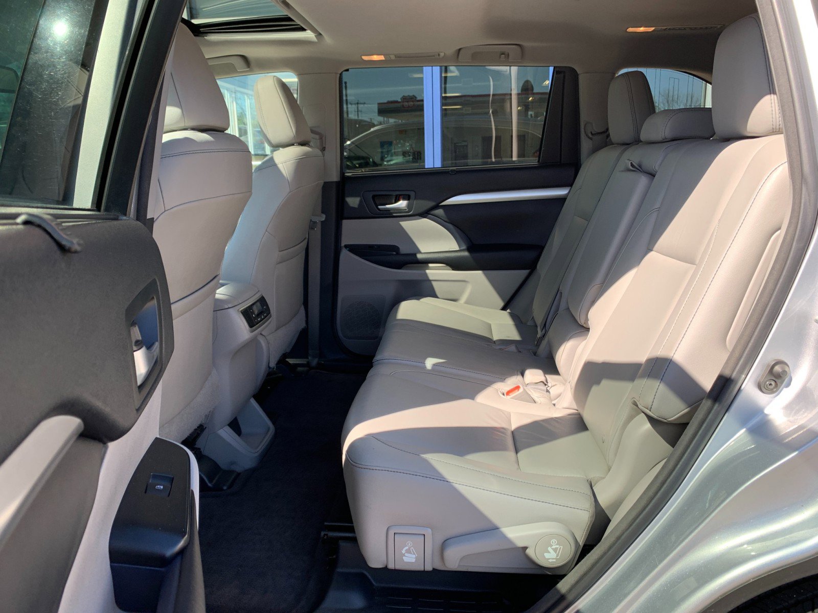 Used 2016 Toyota Highlander XLE AWD/4WD image 31