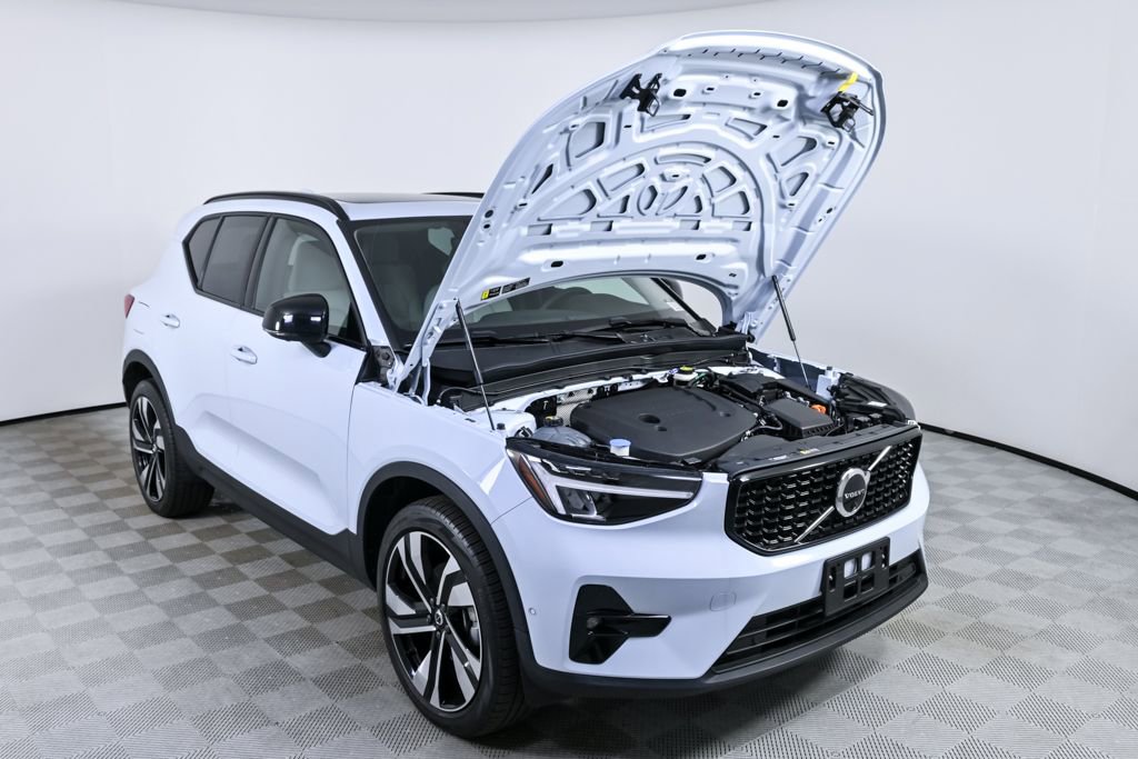 Certified 2024 Volvo XC40 B5 Plus w/ Protection Package Premier image 35