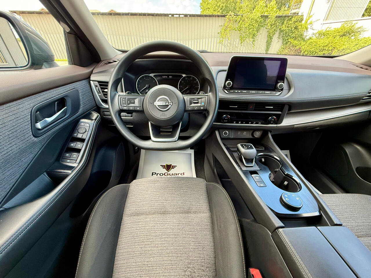 Used 2023 Nissan Rogue SV image 18