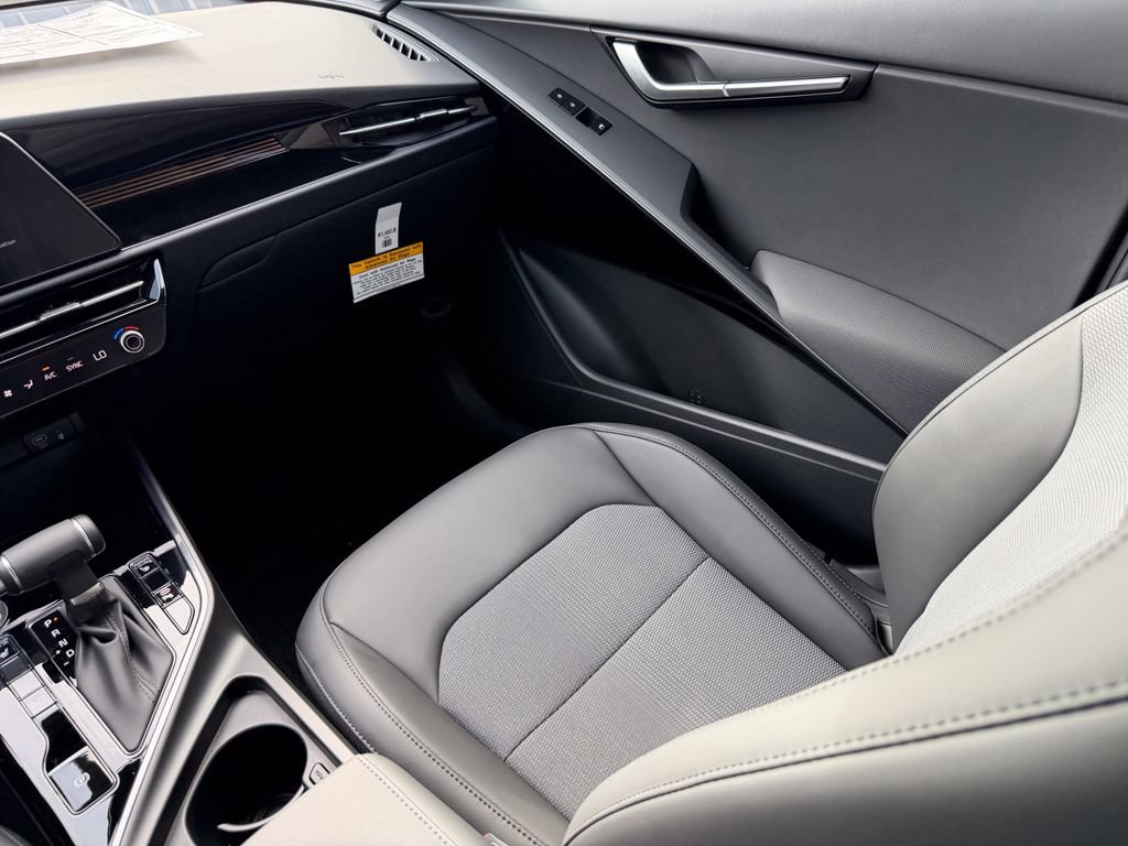 New 2026 Kia Niro EX FWD image 16