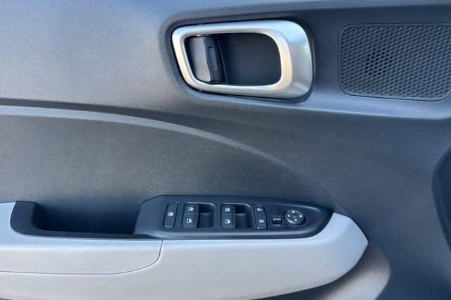 Used 2025 Hyundai Venue SEL FWD image 11