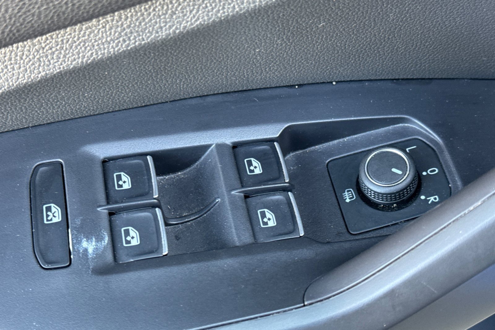 Used 2024 Volkswagen Jetta SE image 12