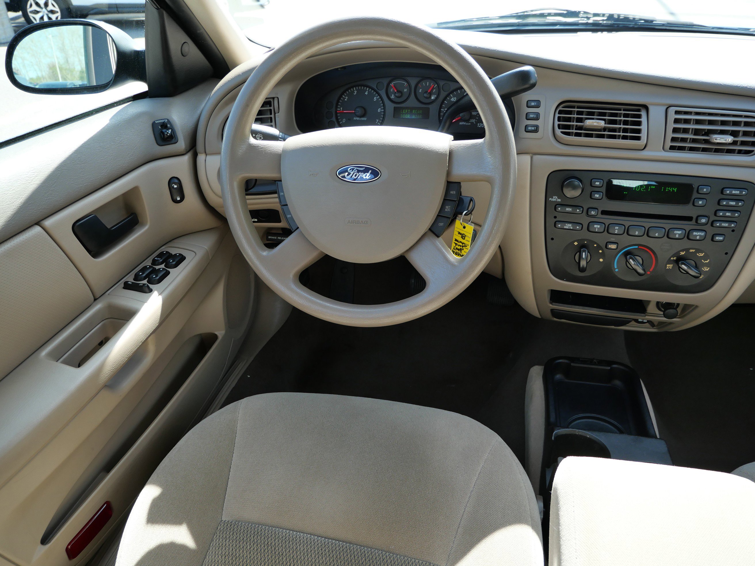 Used 2007 Ford Taurus SE FWD image 9