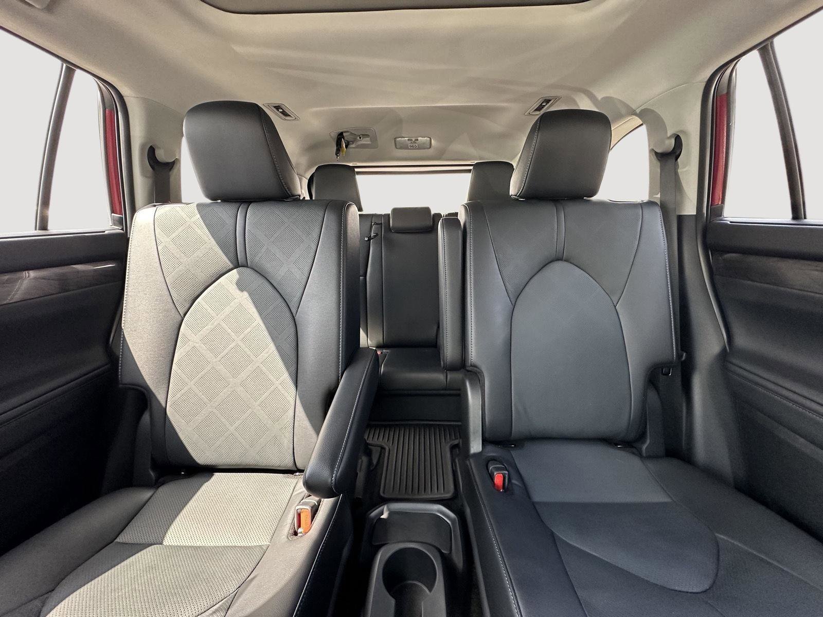 Used 2024 Toyota Highlander Platinum image 13
