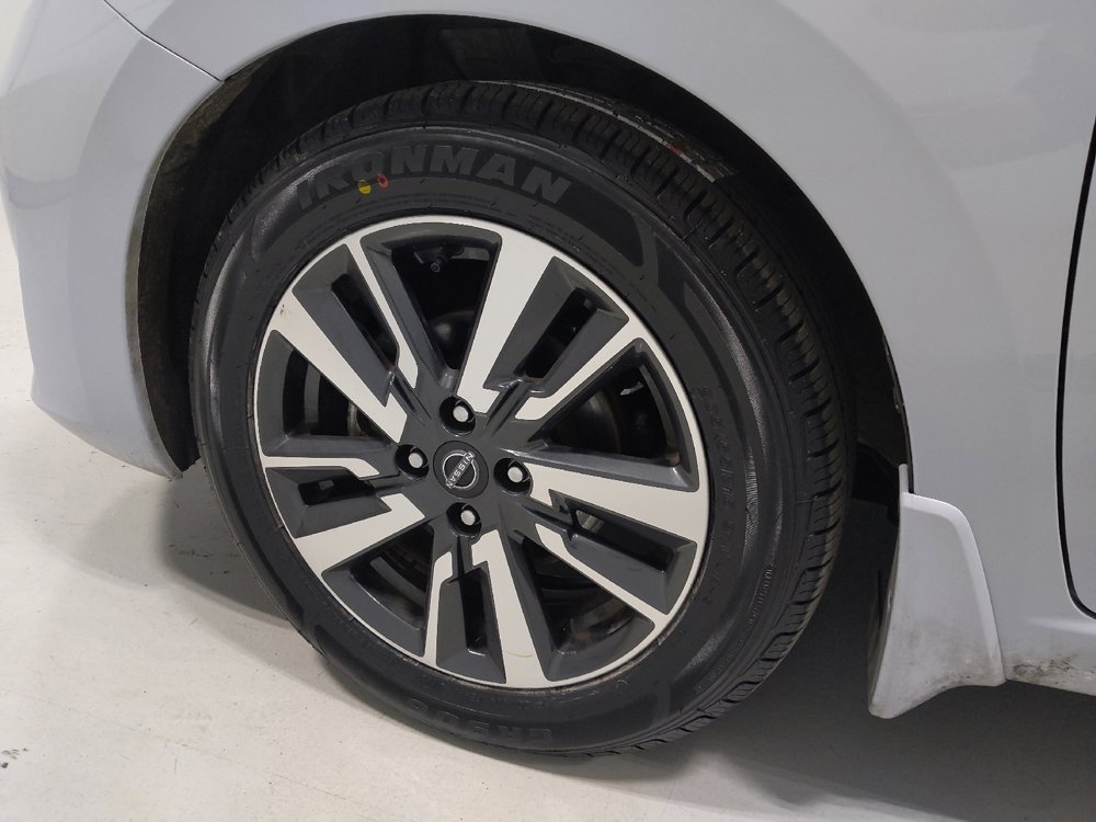 Used 2024 Nissan Versa SV w/ Trunk Package image 31