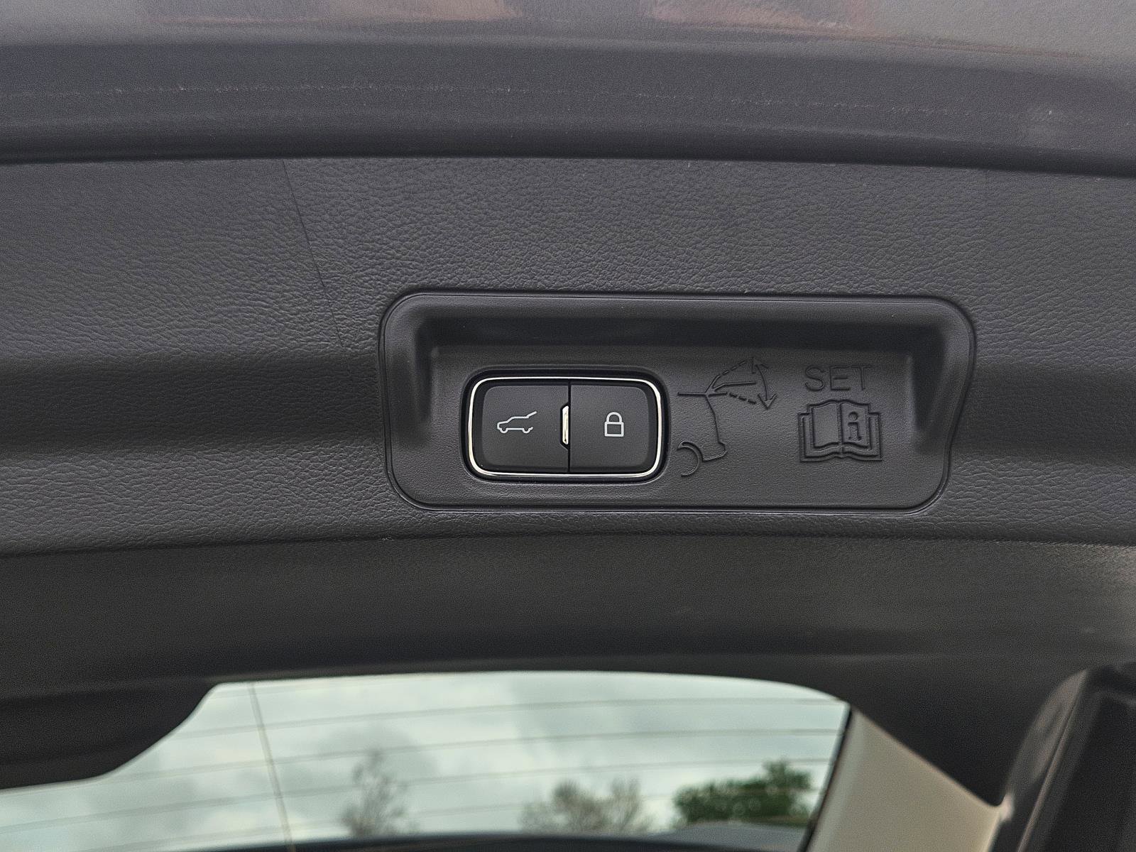 Used 2025 Ford Explorer Active image 10