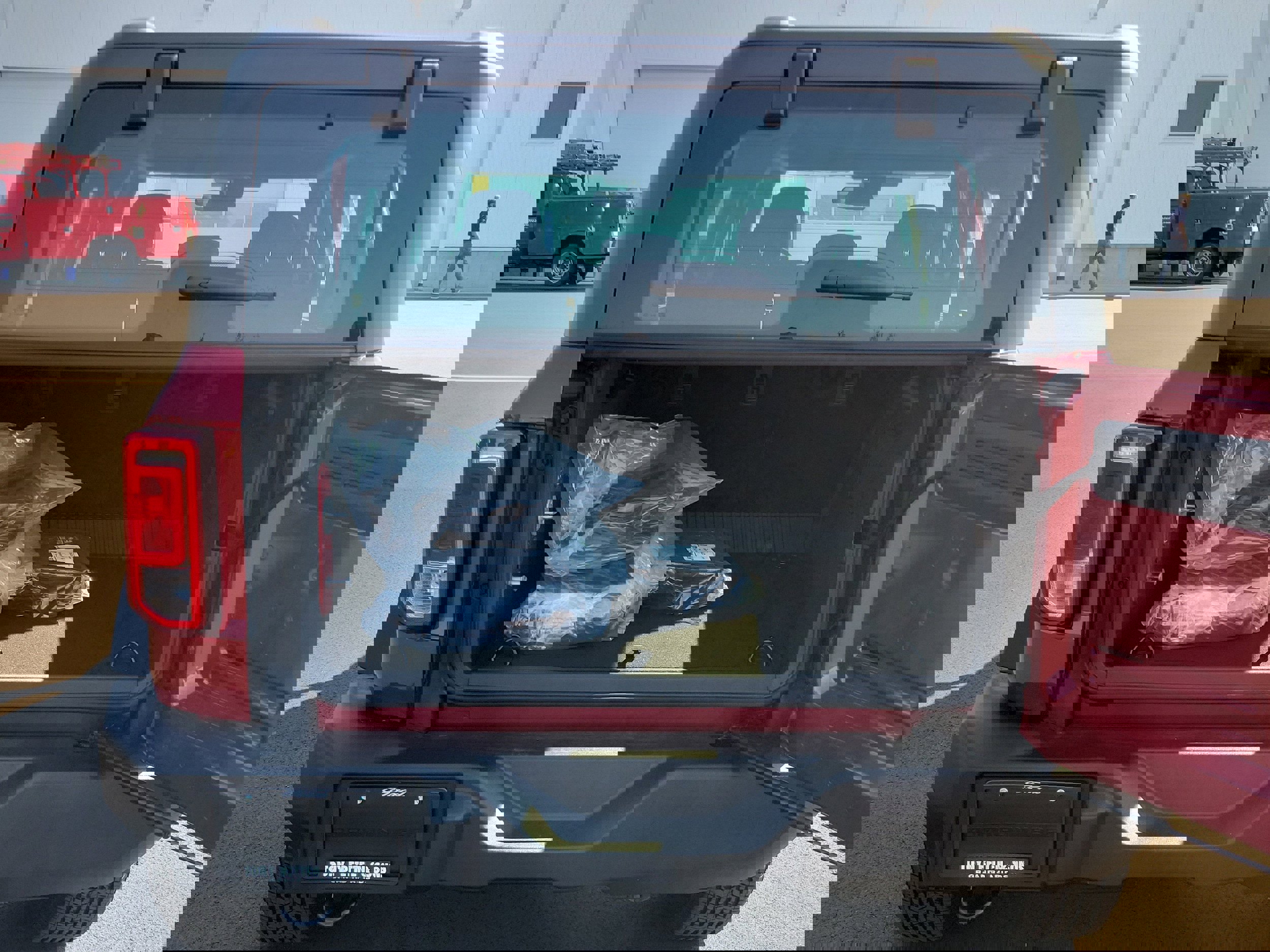 New 2025 Ford Bronco 4-Door image 7