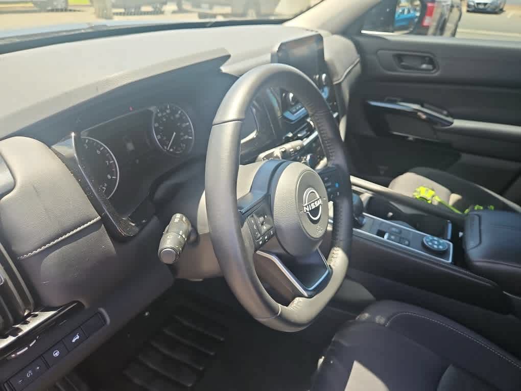 Used 2025 Nissan Pathfinder SV AWD/4WD image 10