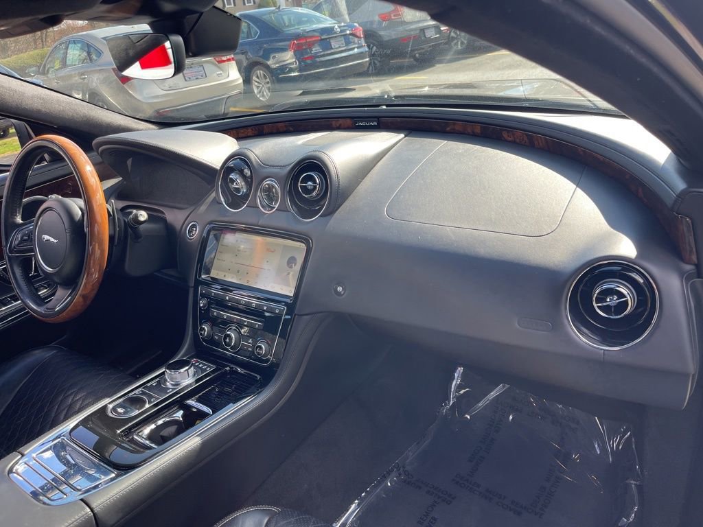 Used 2019 Jaguar XJ AWD image 13