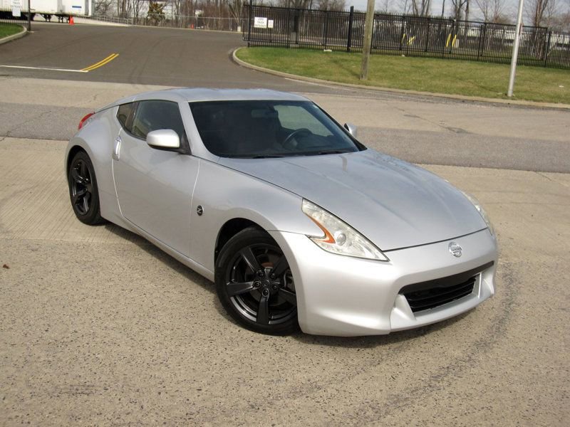 Used 2009 Nissan 370Z Coupe image 2