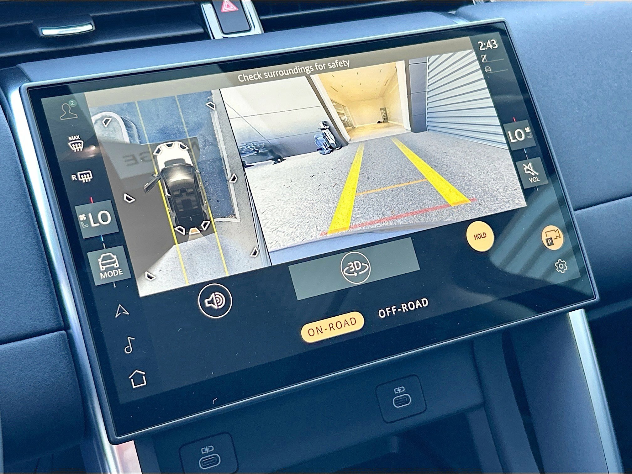 Used 2025 Land Rover Discovery Sport S image 22