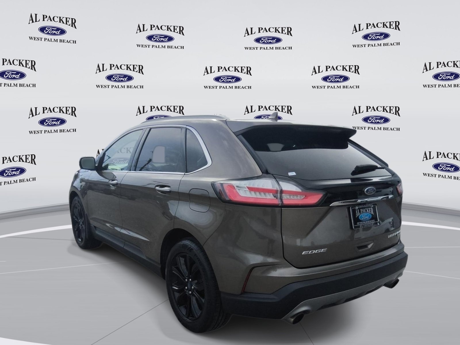 Used 2019 Ford Edge Titanium FWD image 4
