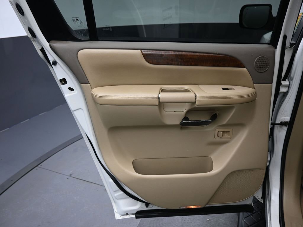 Used 2011 Nissan Armada Platinum w/ 2nd Row Captain Seat Pkg image 27