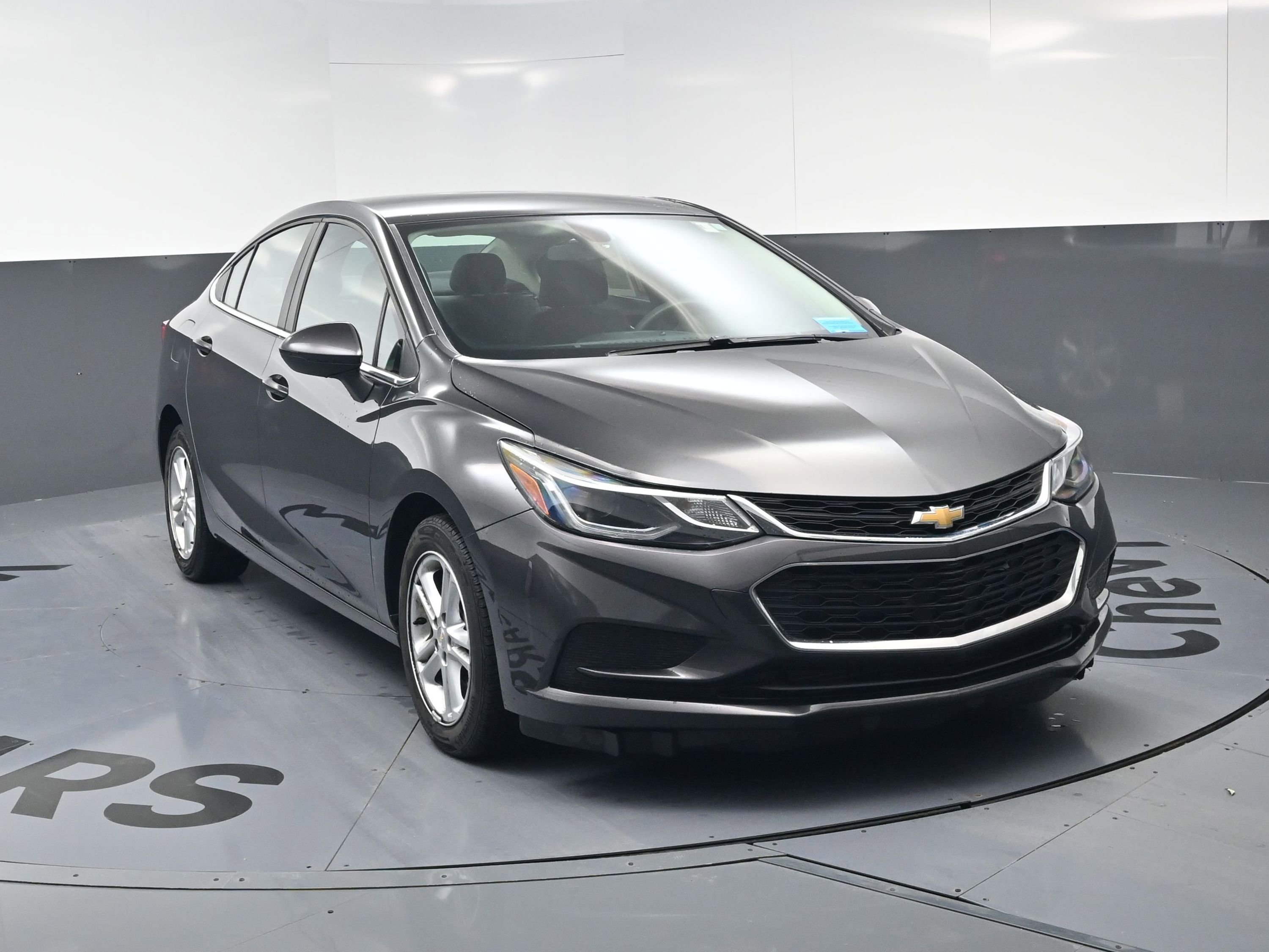 Used 2017 Chevrolet Cruze LT w/ Convenience Package image 3