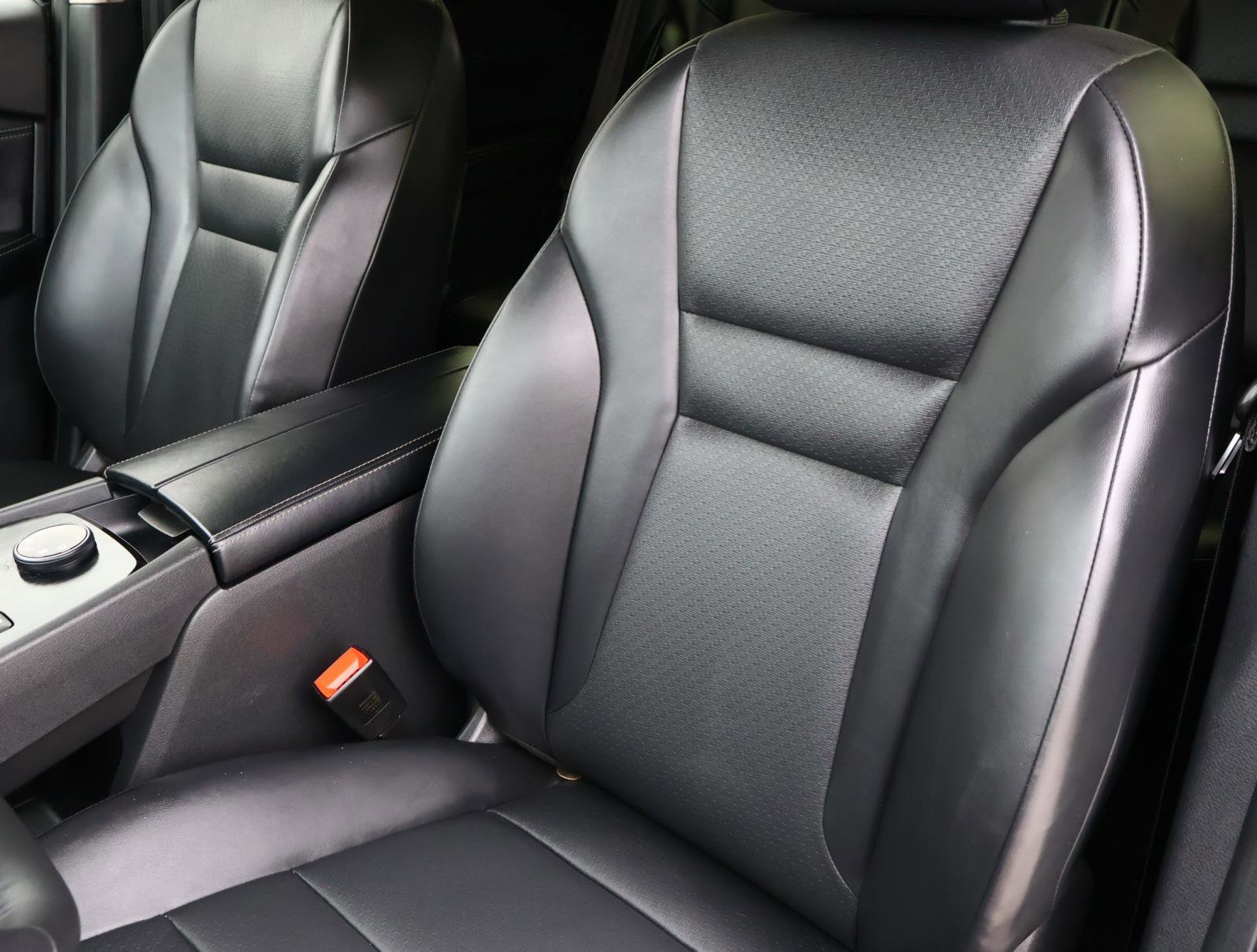 Used 2025 Nissan Rogue SV w/ SV Premium Package image 14