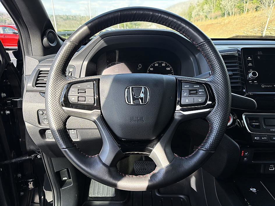 Used 2025 Honda Ridgeline Black Edition image 13