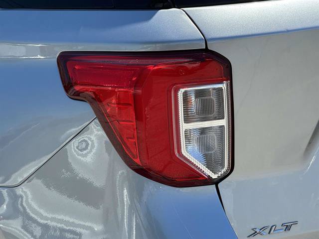 Used 2023 Ford Explorer XLT AWD/4WD image 9