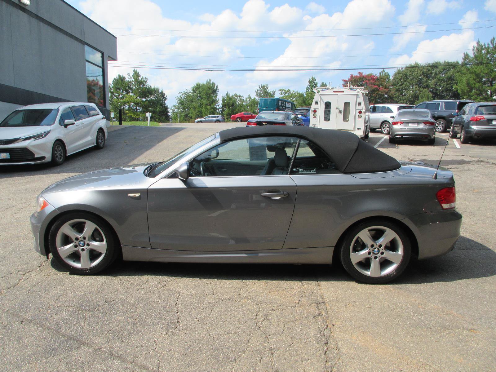 Used 2010 BMW 135i Convertible RWD image 8