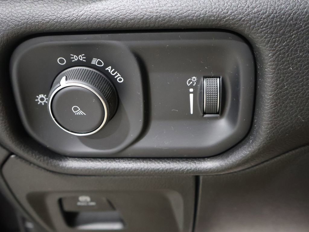 Used 2024 RAM 1500 Laramie image 30