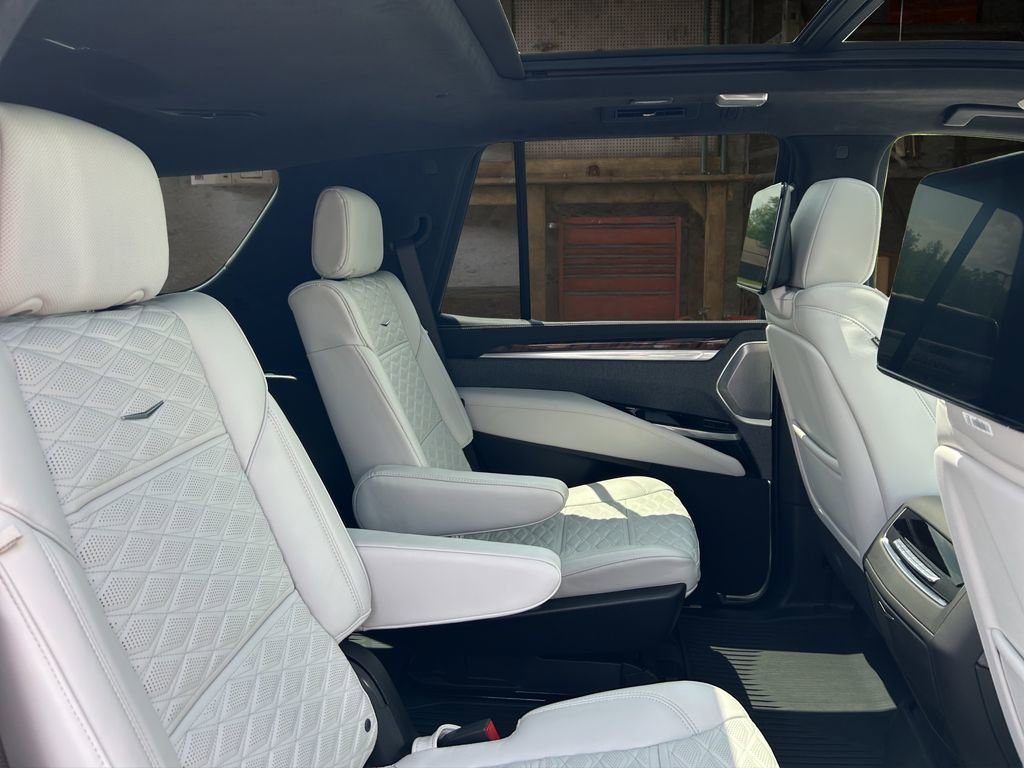 Used 2025 Cadillac Escalade Sport Platinum image 18