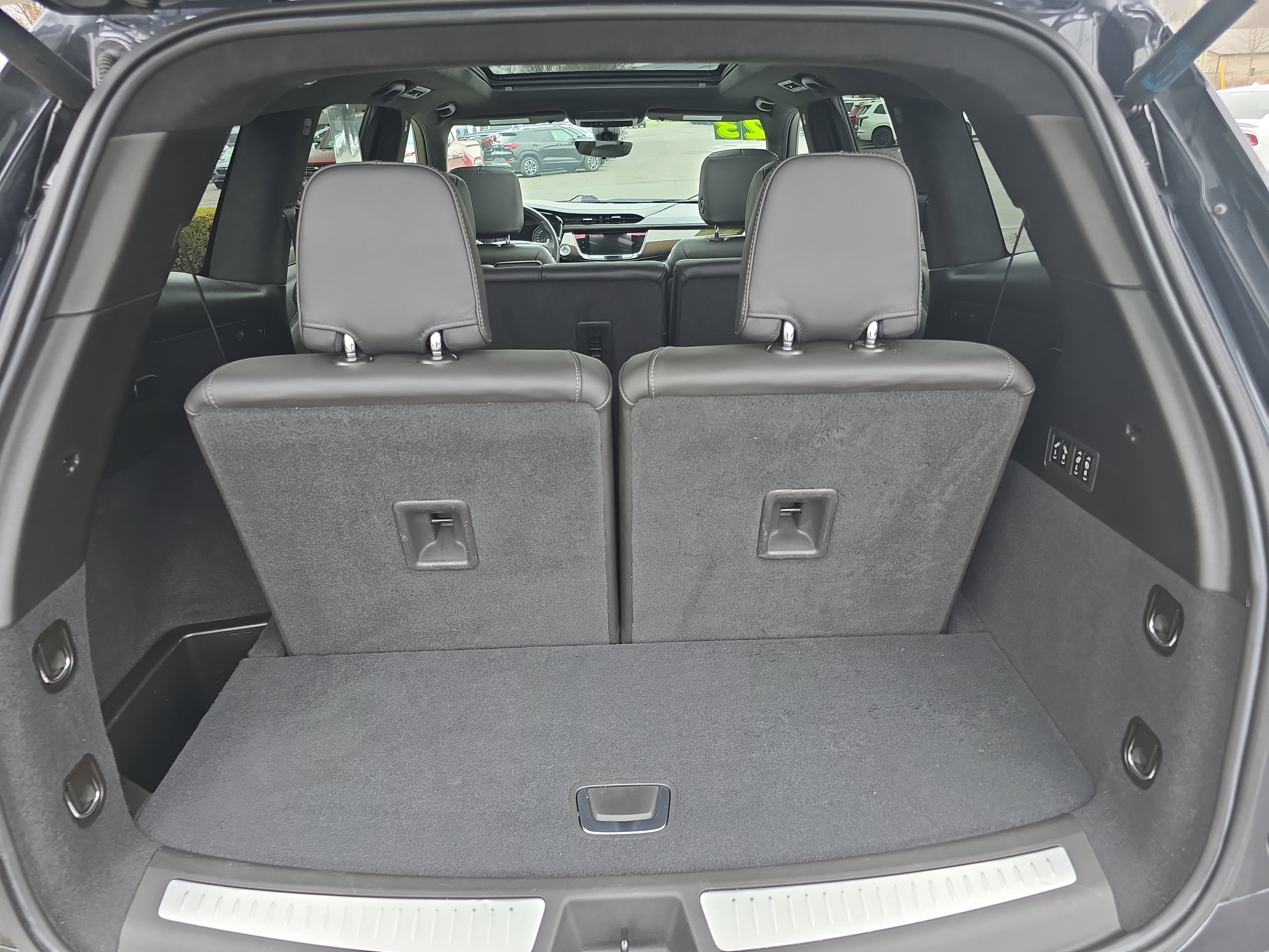 Used 2023 Cadillac XT6 Sport w/ Platinum Package image 5