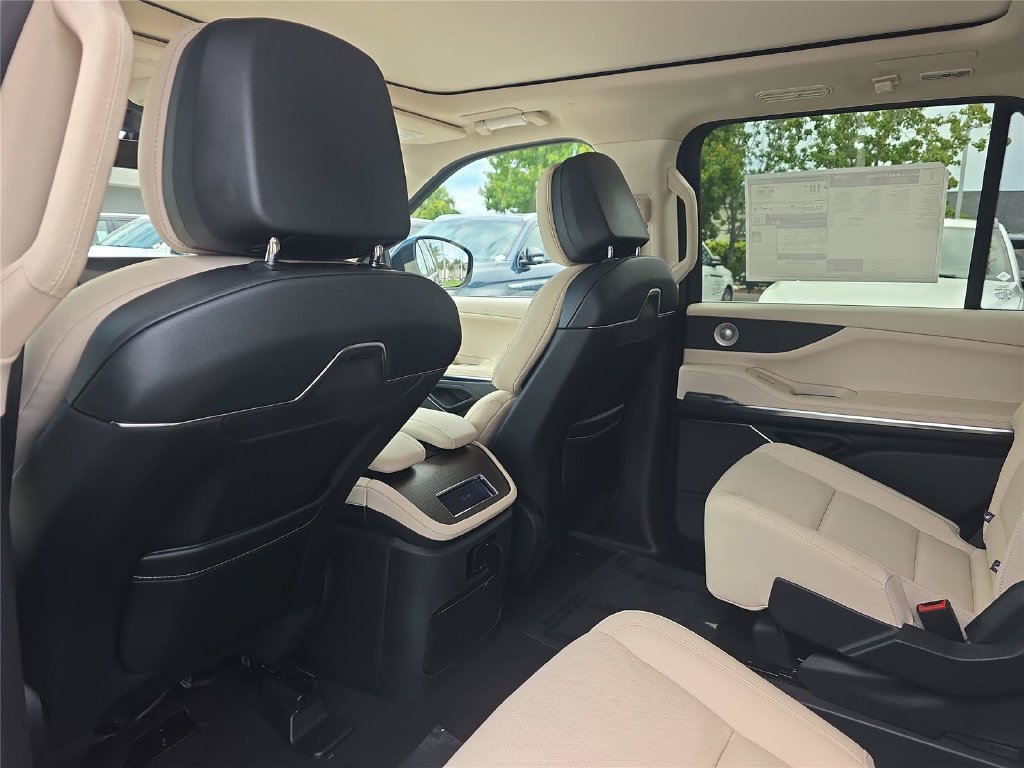 New 2027 Lincoln Navigator Reserve RWD image 10