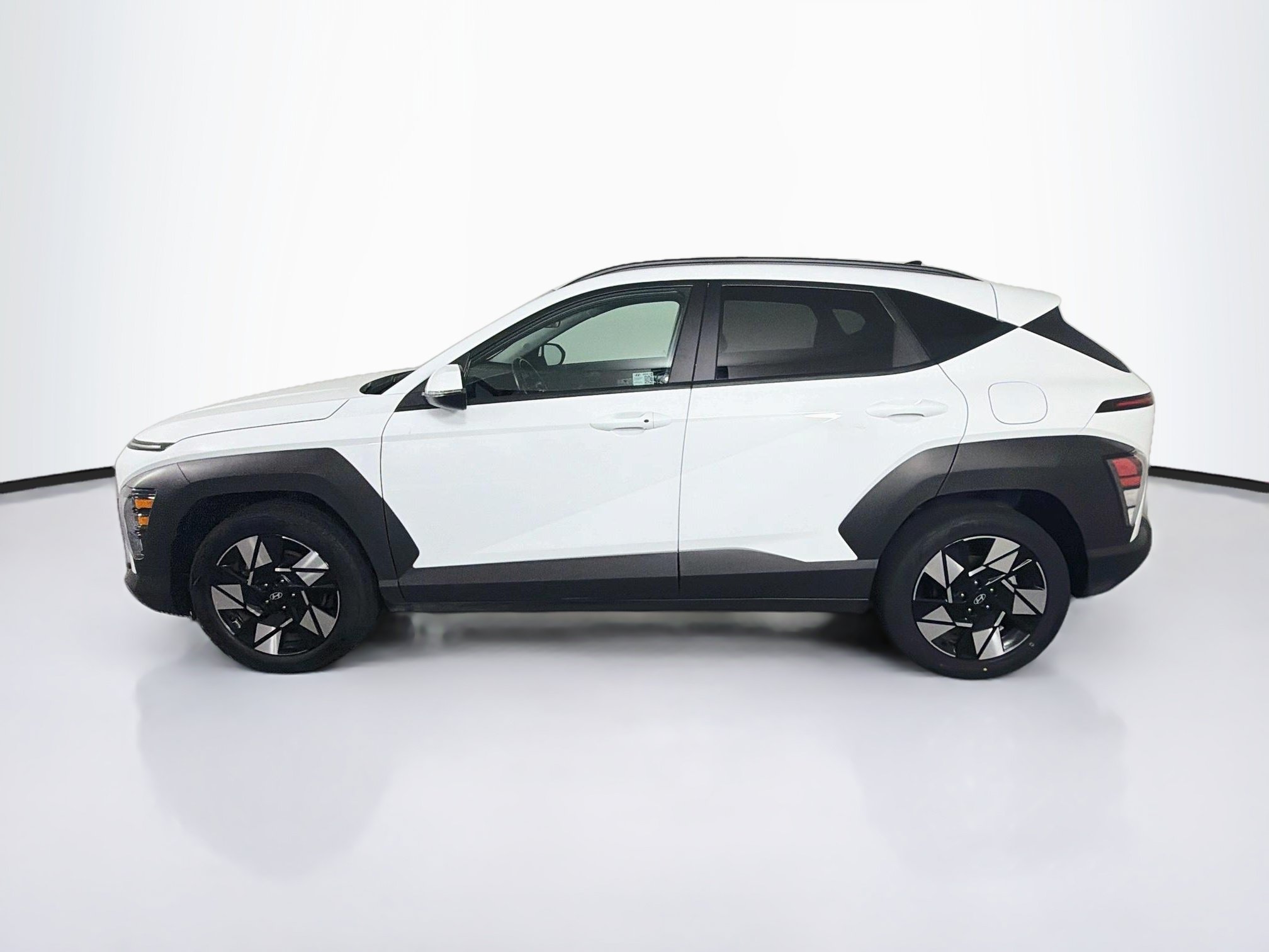 Used 2025 Hyundai Kona SEL FWD image 4