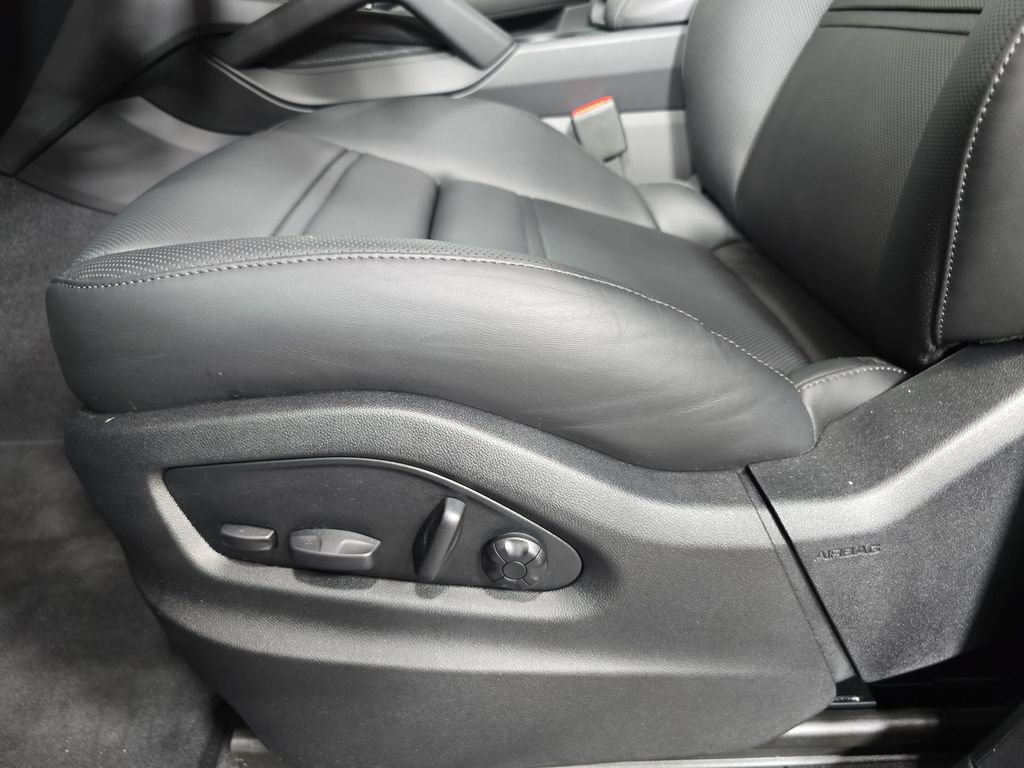 Certified 2026 Porsche Cayenne Turbo AWD/4WD image 23