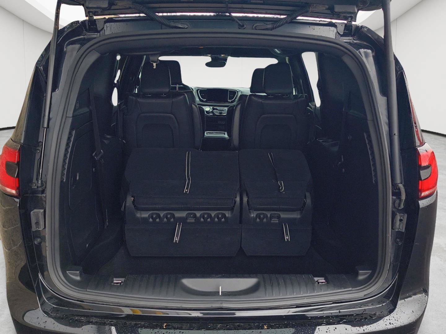 Used 2022 Chrysler Pacifica Touring-L w/ S Appearance Package FWD image 31