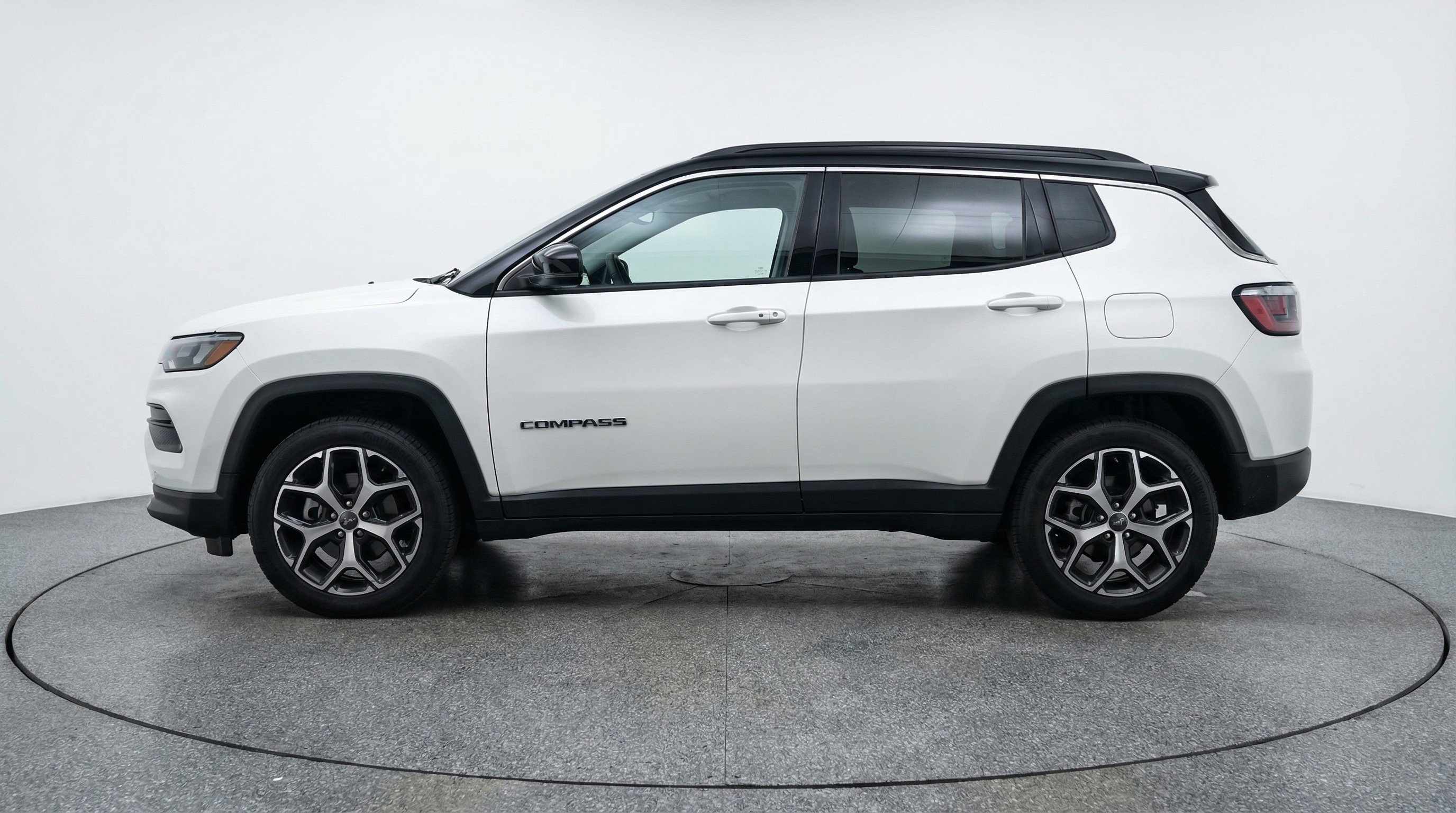 Used 2025 Jeep Compass Limited image 5