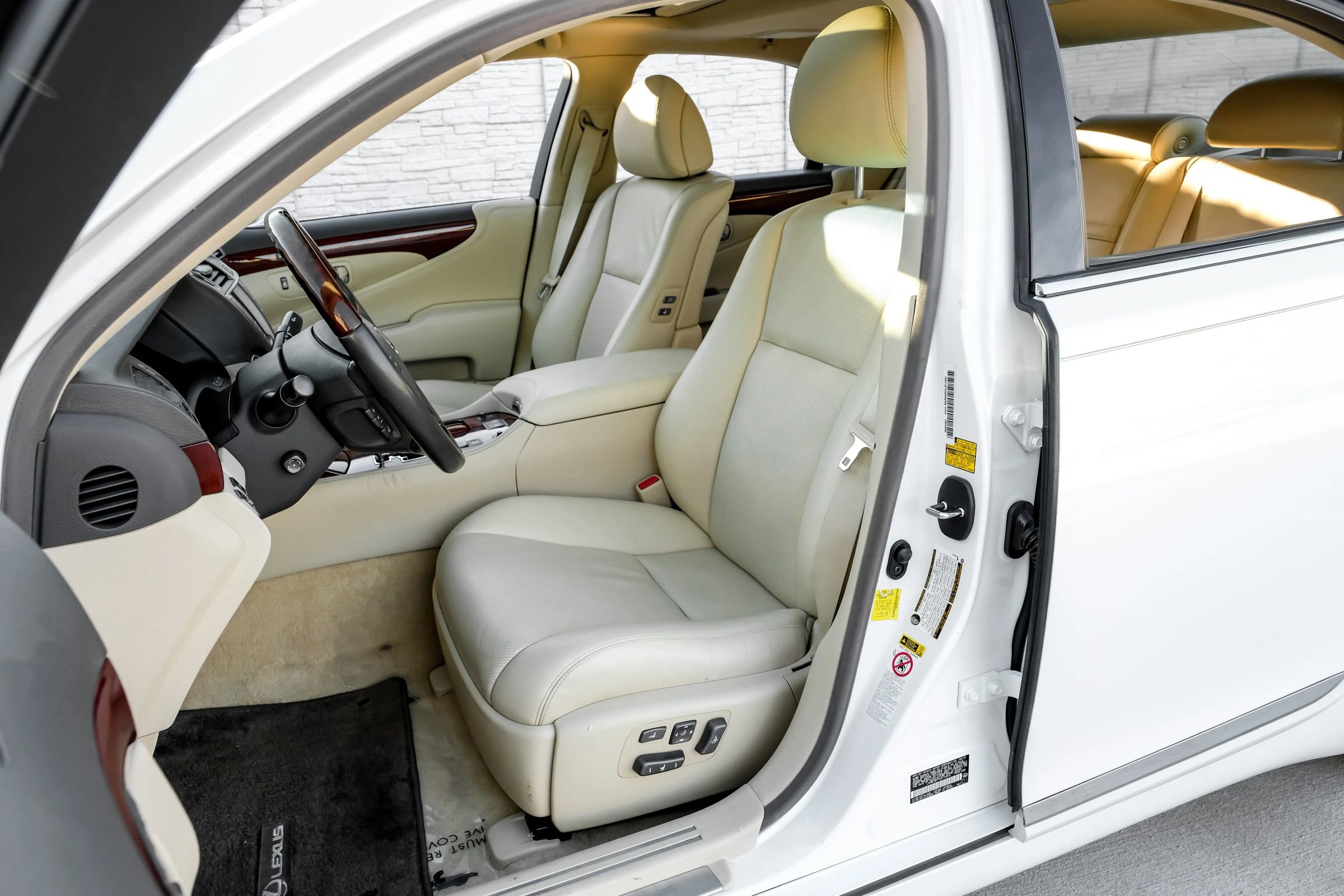 Used 2012 Lexus LS 460 image 30