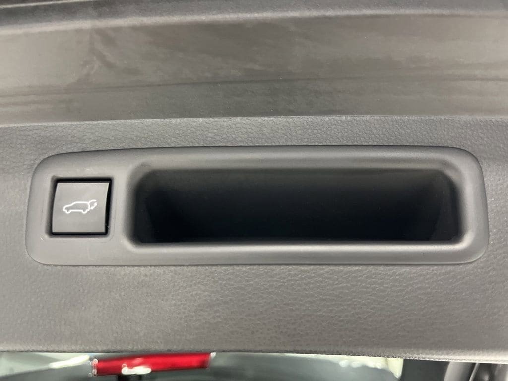 Used 2023 Toyota Highlander XLE AWD/4WD image 37