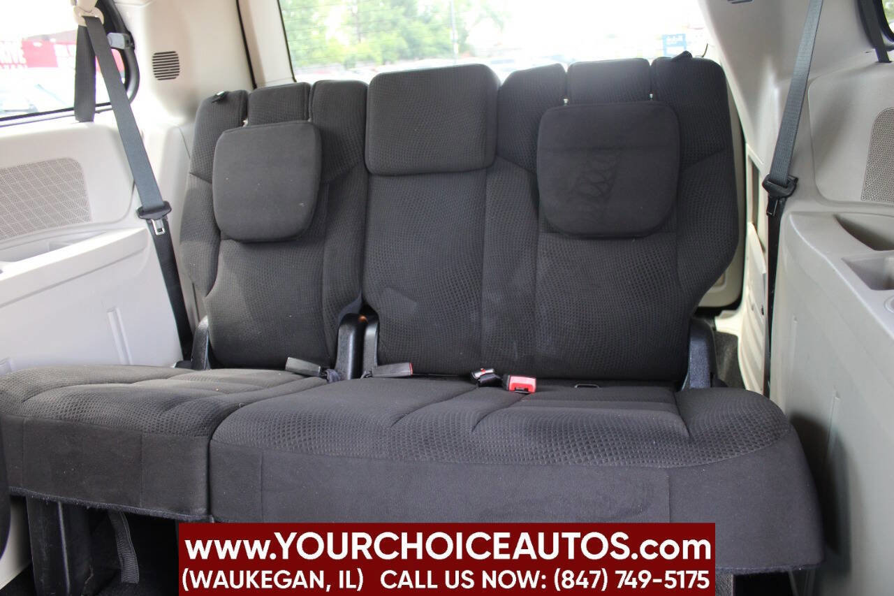 Used 2015 Dodge Grand Caravan SXT w/ UConnect Hands-Free Group image 19