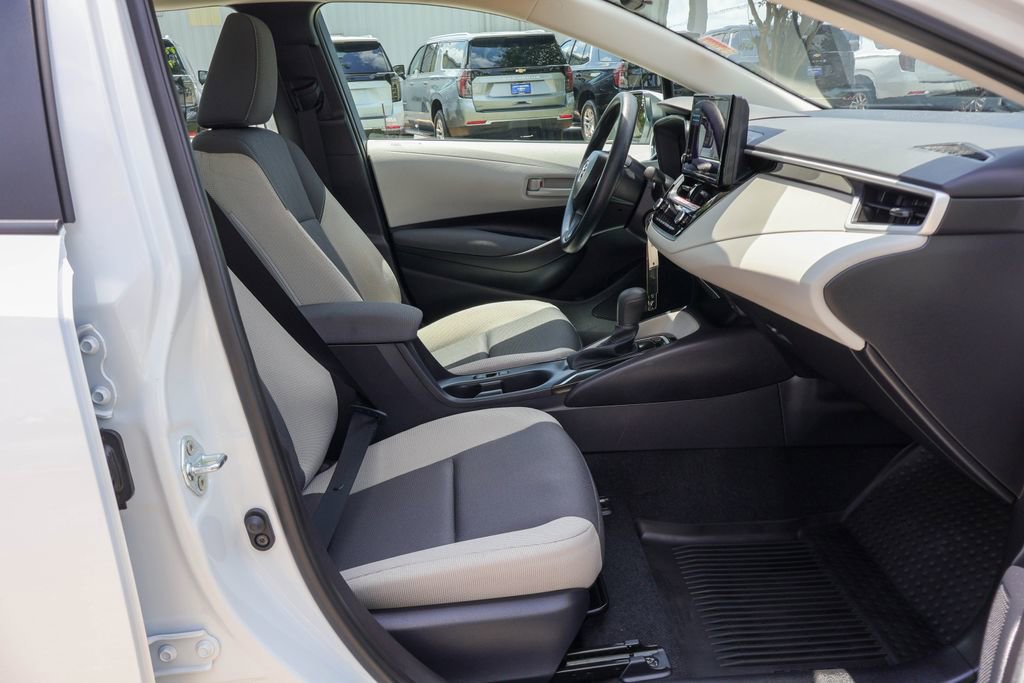 Used 2025 Toyota Corolla LE FWD image 9