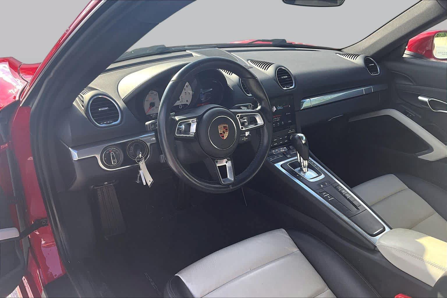 Used 2019 Porsche 718 Cayman RWD image 16