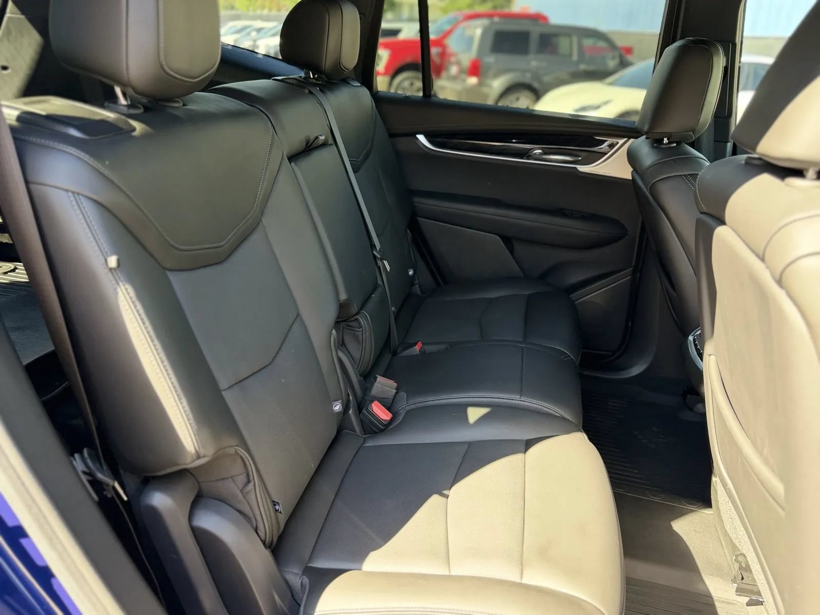 Used 2025 Cadillac XT6 Premium Luxury w/ Technology Package AWD/4WD image 22