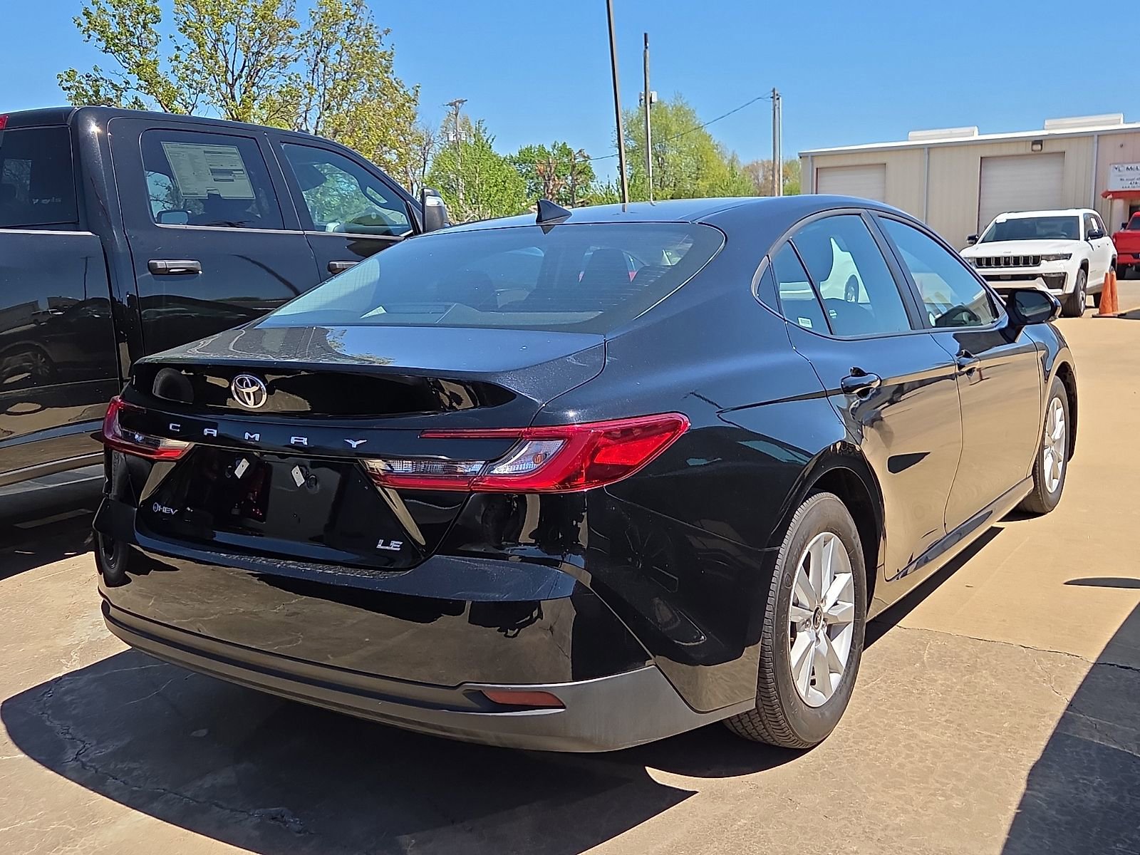 Used 2025 Toyota Camry LE image 4