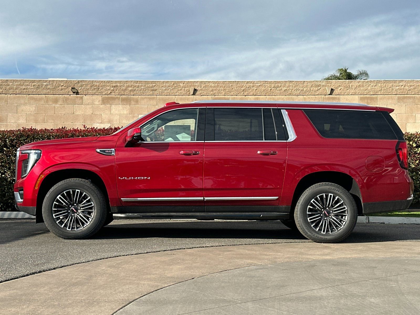 New 2026 GMC Yukon XL Elevation w/ Elevation Premium Package AWD/4WD image 7