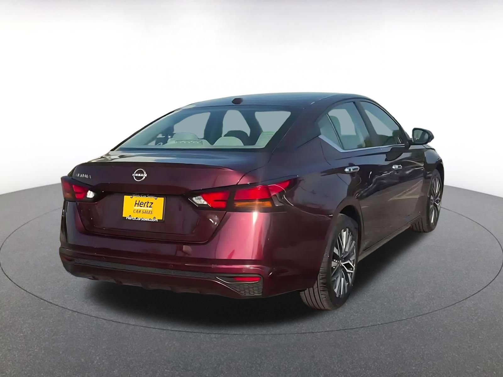 Used 2025 Nissan Altima 2.5 SV FWD image 15