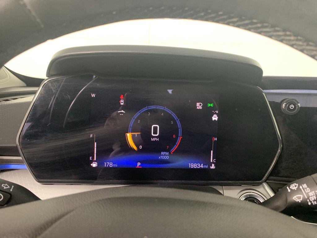 Used 2024 Chevrolet Trax LT w/ Sunroof Package image 23