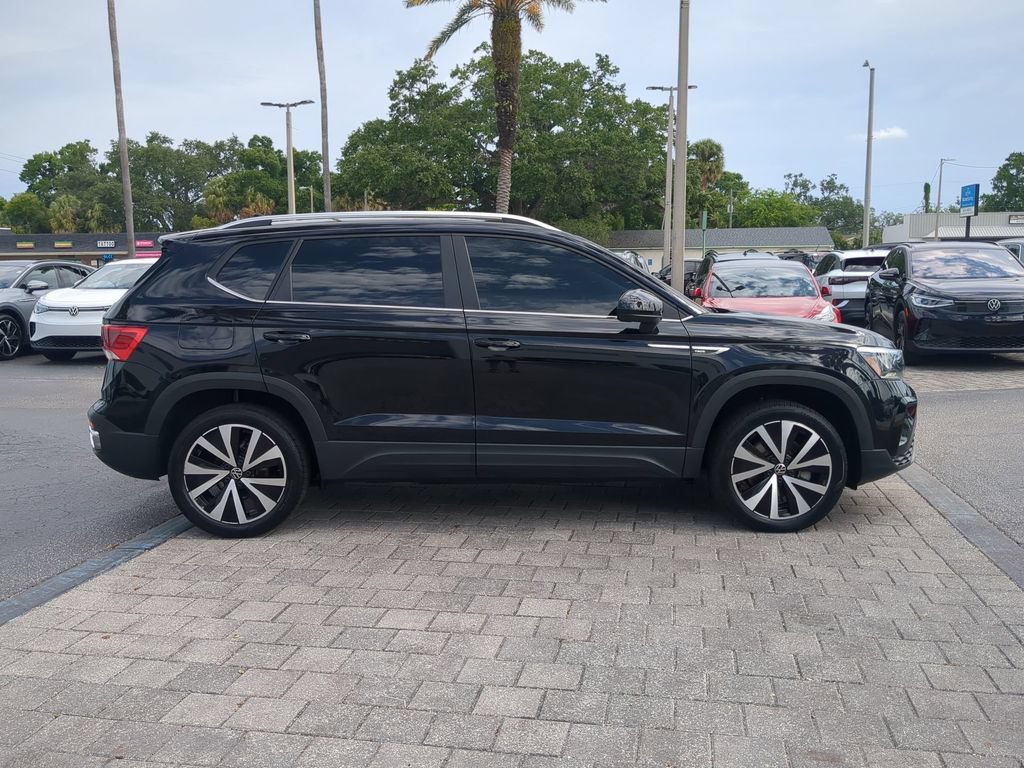 Used 2024 Volkswagen Taos SE FWD image 3