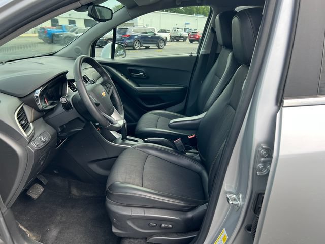 Used 2018 Chevrolet Trax LT w/ LT Convenience Package FWD image 3