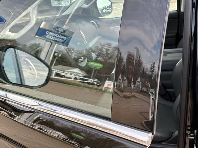 Used 2025 Ford Expedition Active image 8