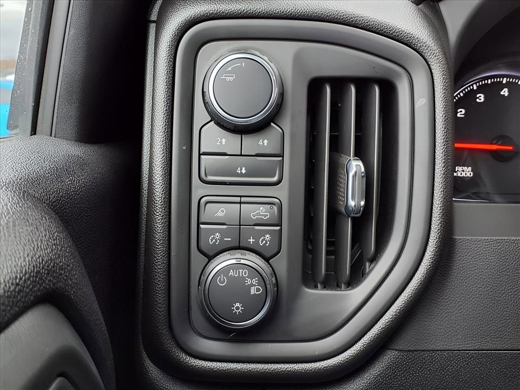 Used 2024 Chevrolet Silverado 2500 Custom w/ Custom Value Package image 12