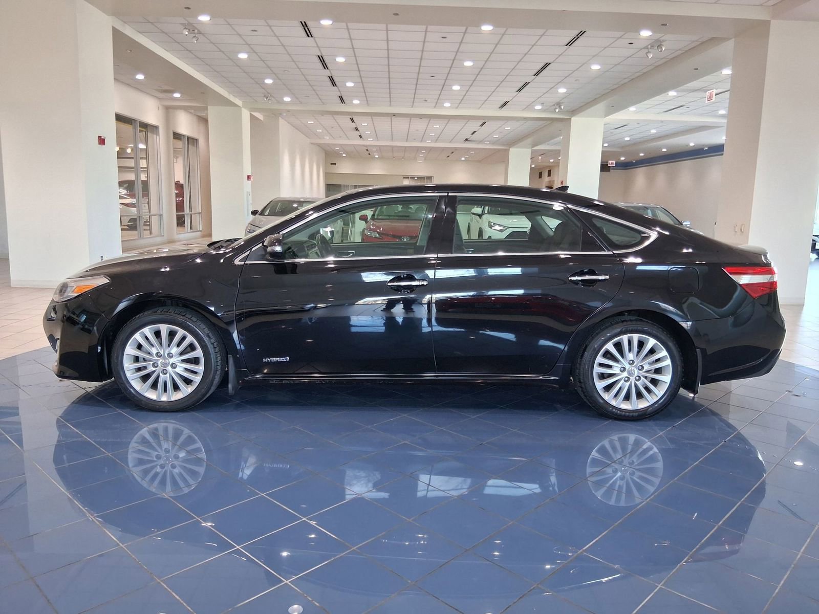 Used 2013 Toyota Avalon Limited image 4